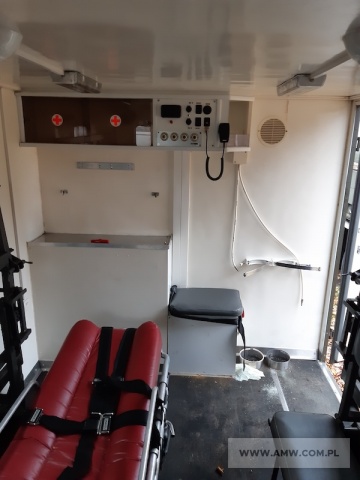 Samochód sanitarny 4-noszowy DAEWOO-HONKER (brak kluczyków, na wyposażeniu wciągarka oraz nosze) 